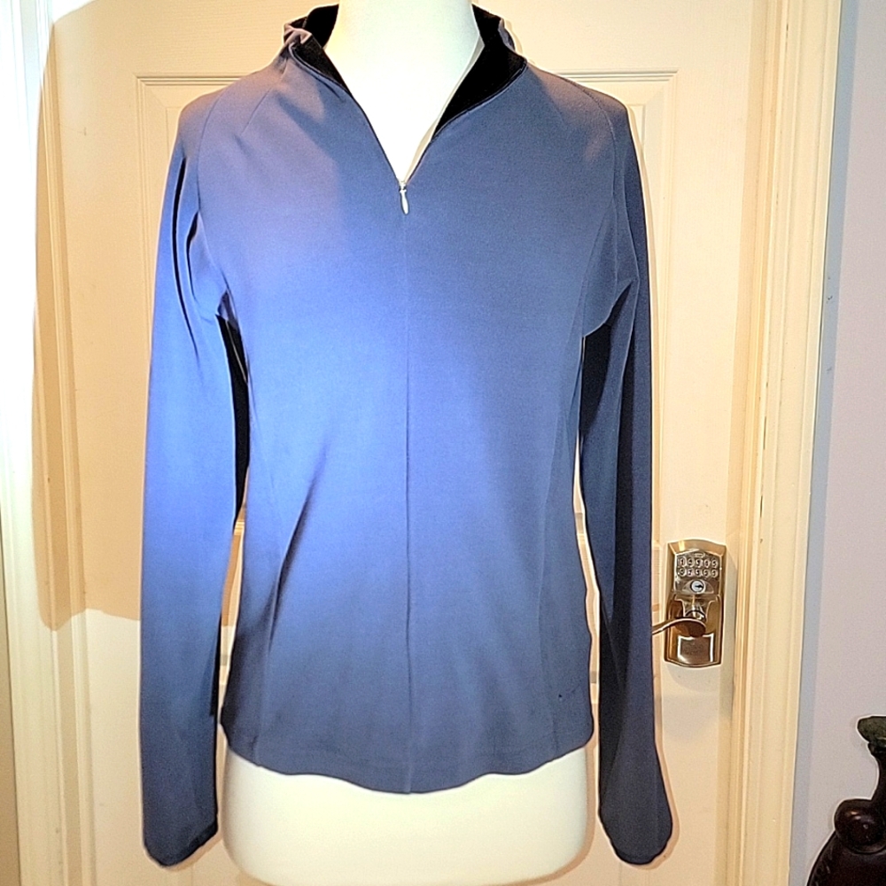 Women's Size Small NIKE Therma fit pullover with half zip.